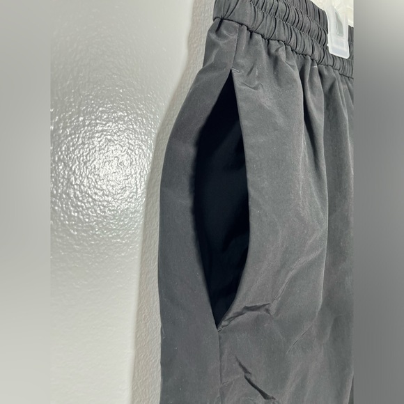 Off White Men’s Shorts - Picture 3 of 9